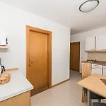 ابارتمنتهاوس رينات *